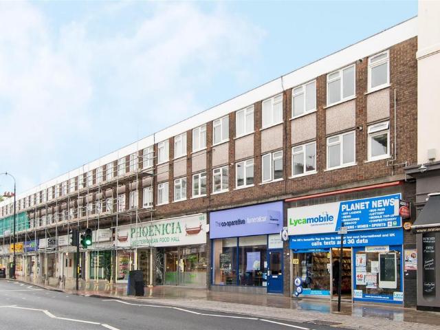 Flat for sale in Kentish Town, Greater London