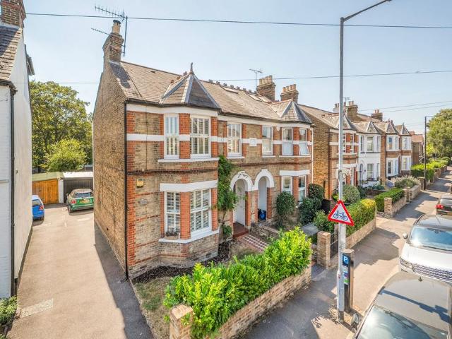 Flat for sale in Clewer Village, Windsor