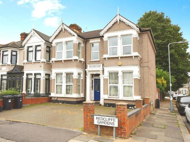 Flat for sale in Gants Hill, Isle Of Man