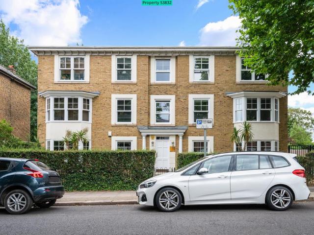 Flat for sale in Queen's Park, Greater London