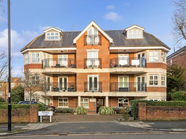 Flat for sale in London Borough of Ealing, Perivale