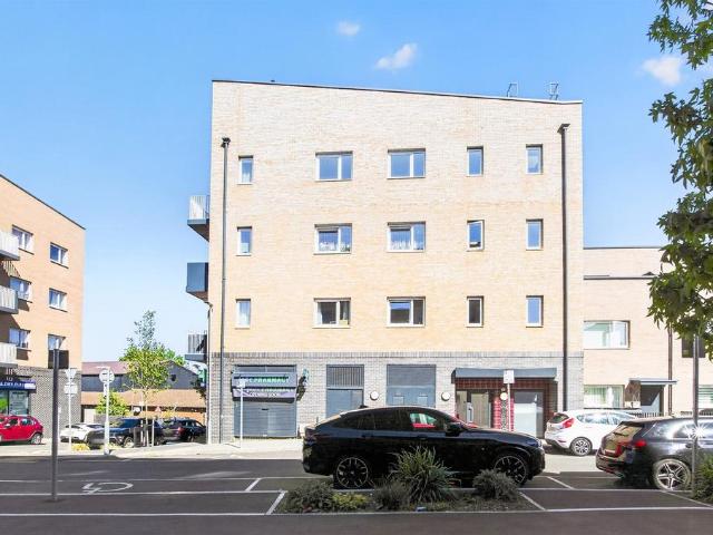 Flat for sale in Hatfield, Fretherne
