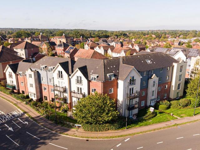 Flat for sale in Maidenbower, Crawley