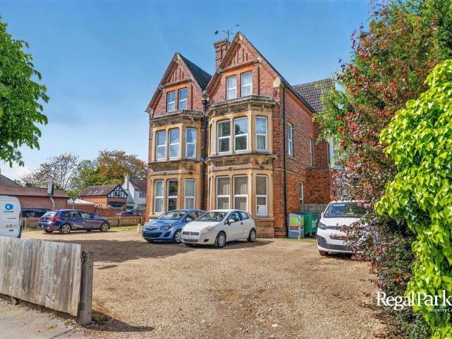 Flat for sale in Peterborough