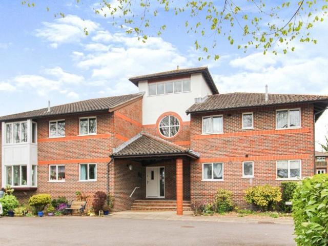 Flat for sale in Barton Stacey, Hampshire