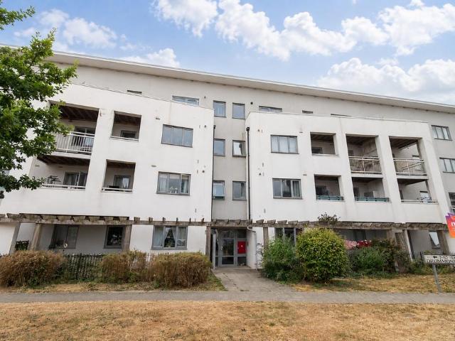 Flat for sale in Willesborough, Bridgefield