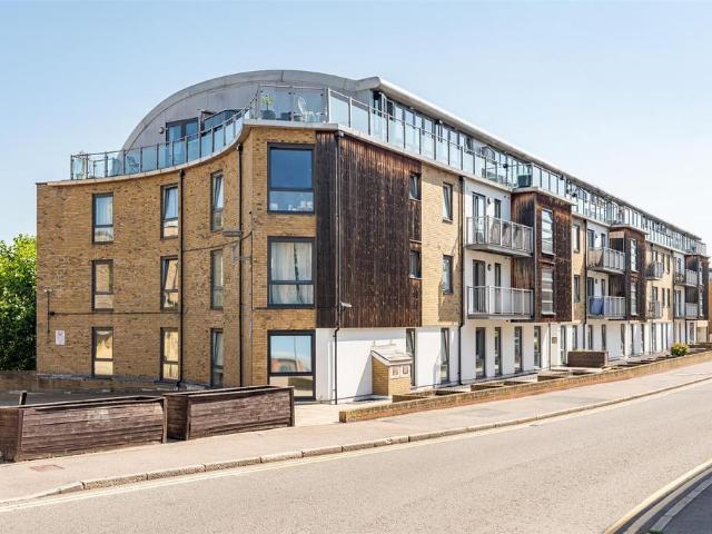 Flat for sale in Hertford, Colliers End