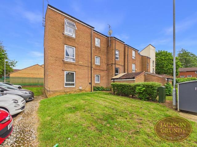 Flat for sale in Southfields, Northampton