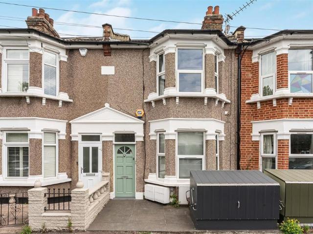 Flat for sale in Leyton, Greater London