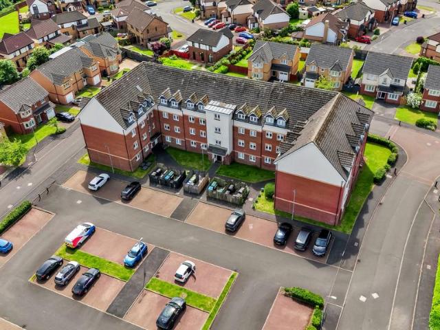 Flat for sale in Barrhead, Scotland