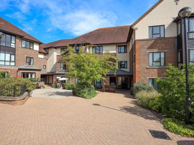 Flat for sale in Wivelsfield, Iford