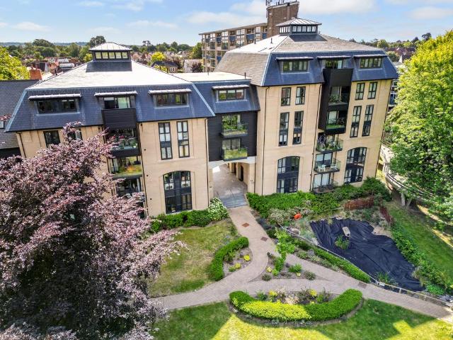 Flat for sale in Chelmsford, Essex