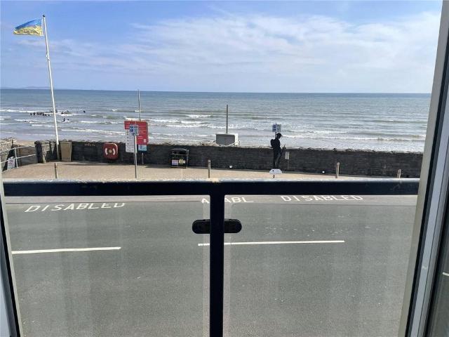 Flat for sale in Pendine, Wales
