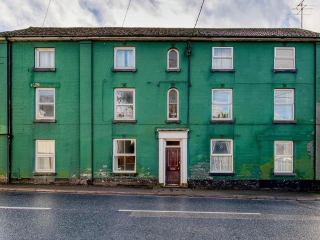 Flat for sale in Bedingfield, Suffolk