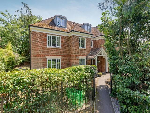 Flat for sale in Sunningdale
