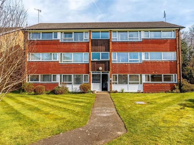 Flat for sale in Oxted, Hillview
