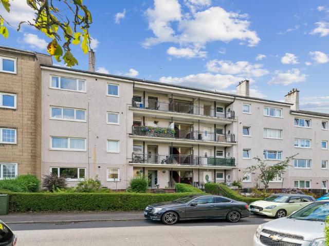 Flat for sale in Auldhouse, Scotland
