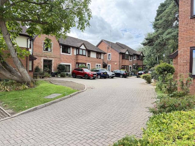 Flat for sale in Cliff Hill, Warwick
