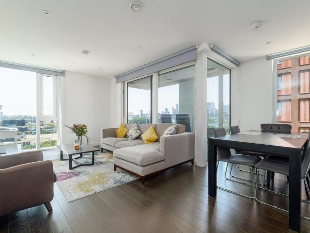 Flat for sale in Greenwich Peninsula, Greater London