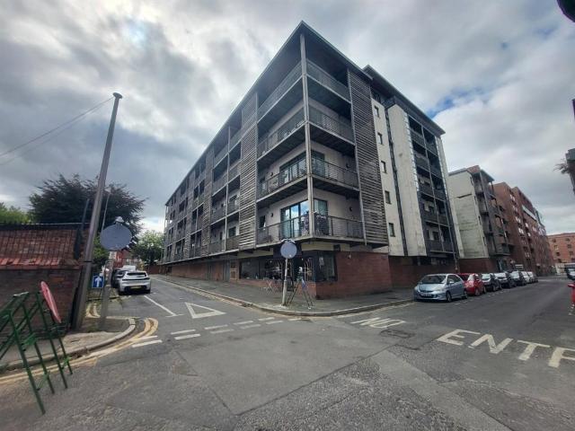 Flat for sale in Chinatown, Calderstones