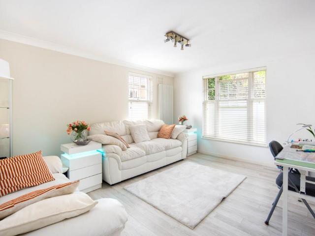 Flat for sale in South Hackney, Greater London
