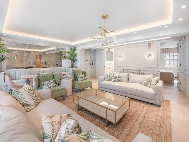 Flat for sale in East Marylebone, Marylebone
