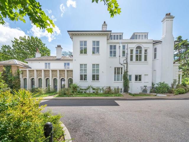Flat for sale in Dulwich, Greater London