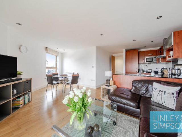 Flat for sale in Richmond Hill, West Yorkshire