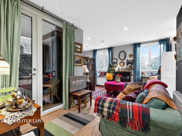 Flat for sale in Peckham, Greater London