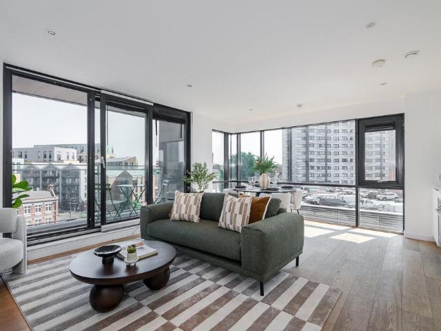 Flat for sale in Wandsworth, Greater London
