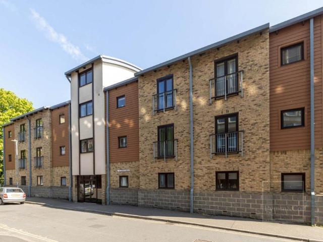 Flat for sale in Lakenham, East Bank