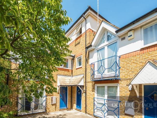 Flat for sale in London Borough of Lewisham, Greater London