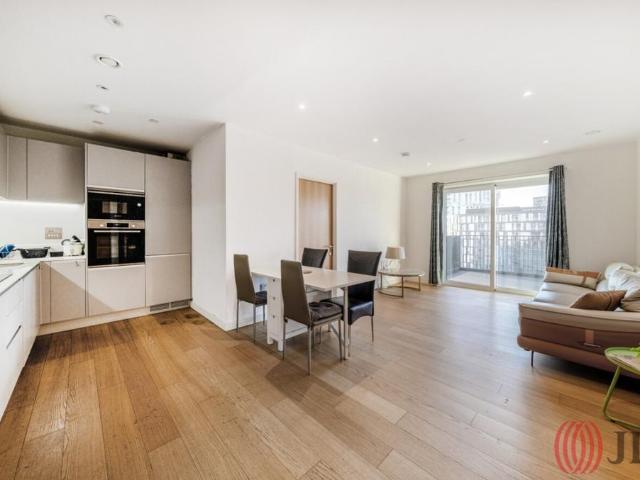 Flat for sale in Tottenham Hale, Greater London