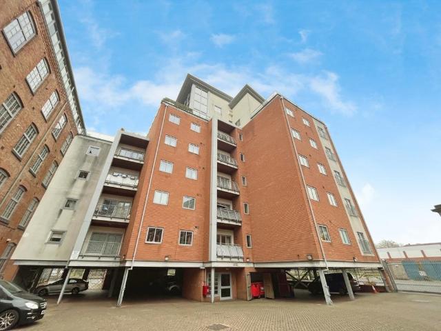 Flat for sale in Black Friars, Old Wharf