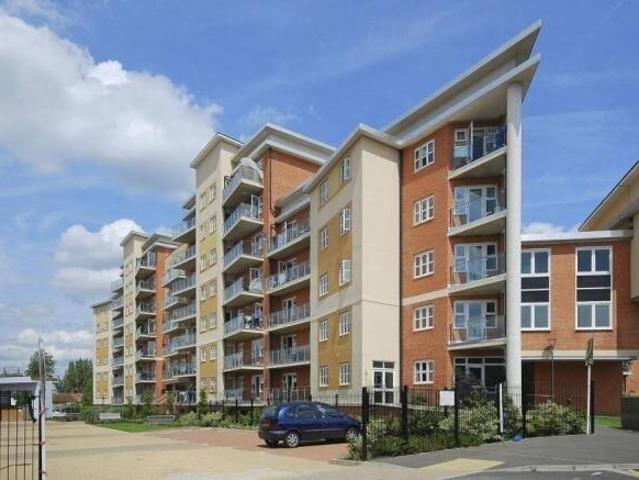 Flat for sale in Lane, Greater London