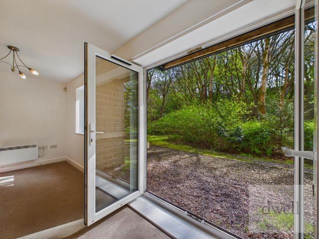 Flat for sale in Horsforth, West Yorkshire