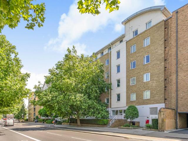 Flat for sale in London Borough of Hounslow, Strand