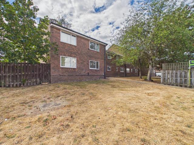 Flat for sale in Easthampstead, Bracknell
