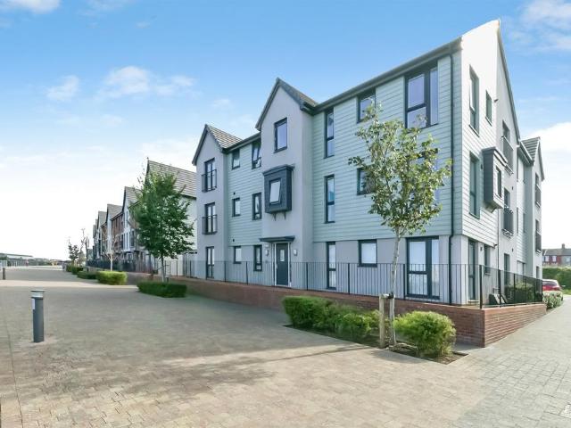 Flat for sale in Barry Island, Barry
