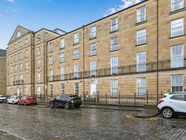 Flat for sale in Gayfield, Broughton