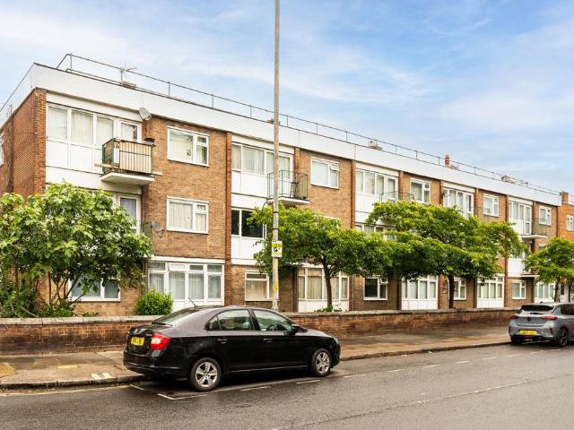Flat for sale in Old Kent Road, Greater London