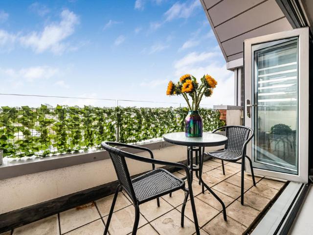 Flat for sale in Caterham on the Hill, Hillview