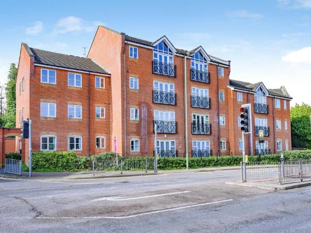 Flat for sale in Pouchen End, Hertfordshire