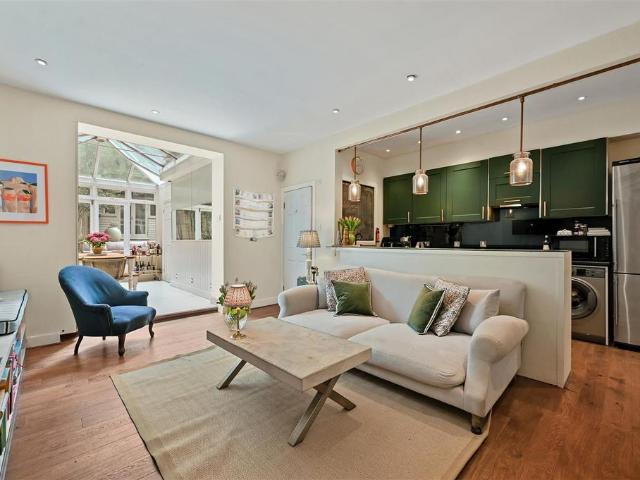 Flat for sale in Brook Green, Greater London