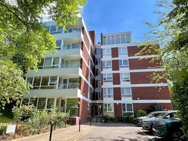 Flat for sale in South Hampstead, Greater London