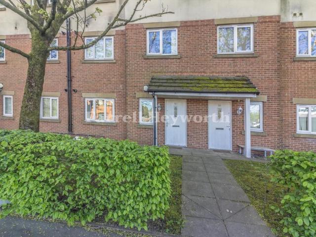 Flat for sale in Lee Bank, Greater Manchester