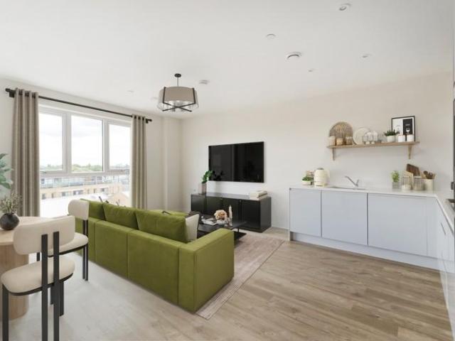 Flat for sale in London Borough of Hounslow, Greater London