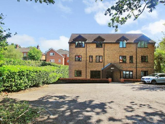 Flat for sale in Merry Oak, City Of Southampton