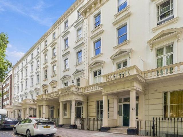 Flat for sale in Peabody Estate, Greater London