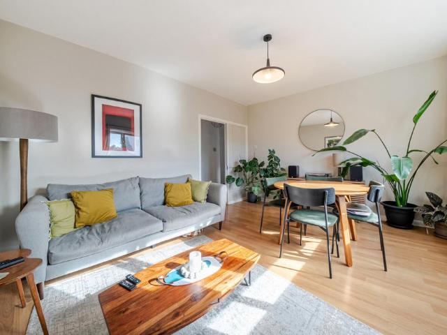 Flat for sale in Stockwell Park, Greater London